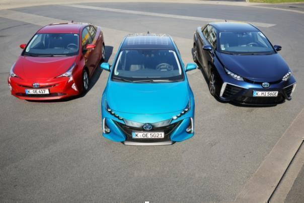 Toyota Prius, Prius Plug-in Hybrid und Mirai (von links).  Foto: Auto-Medienportal.Net/Toyota